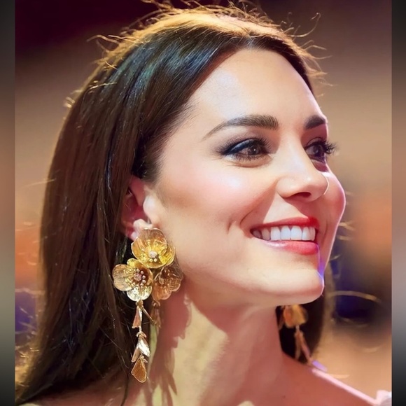Zara Kate Middleton cascading floral earrings - Picture 2 of 8